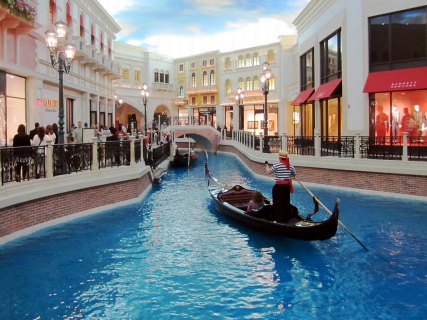 9 Valentine’s Day Date Ideas in Las Vegas