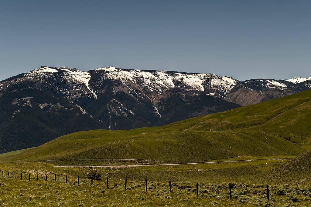 Fun Facts to Help You Plan Your Ideal Yellowstone National Park Adventure