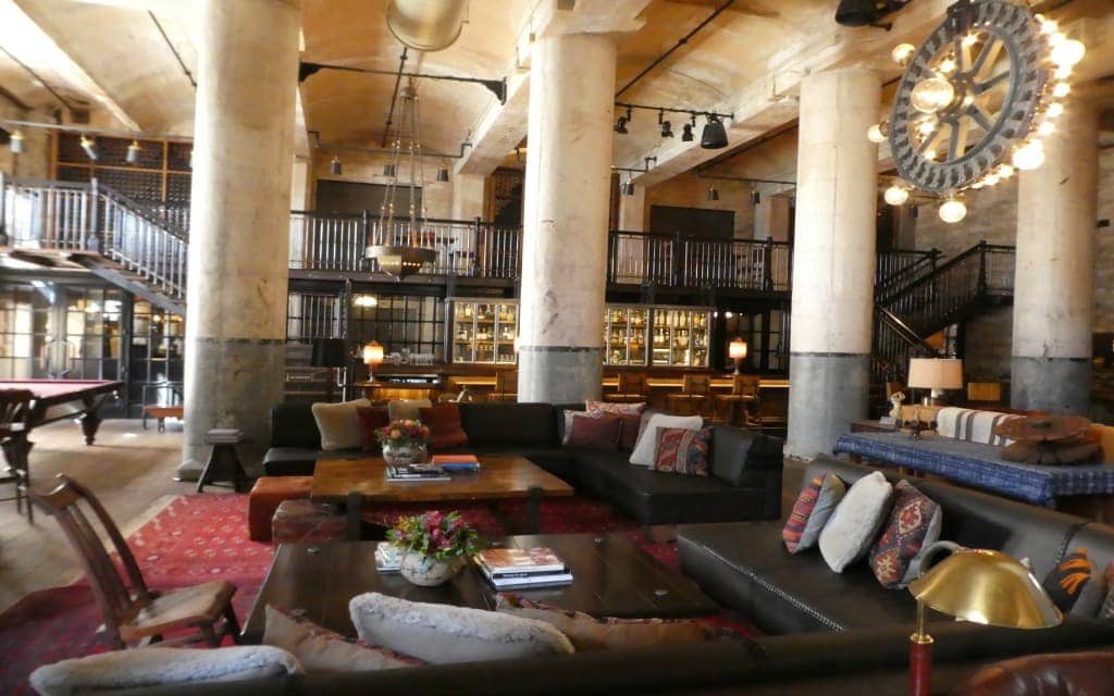 Sternewirth Bar and Club room at the Pearl
