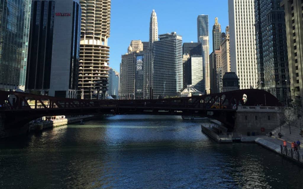 Best-Things-to-Do-in-Chicago-in-the-Summer-Take-A-River-Tour-Travelocity