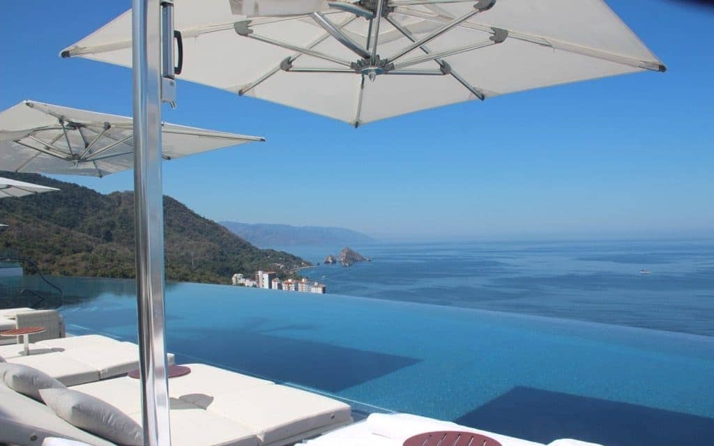 Come with PointsandTravel.com as she explores three flavors of Mexican hotels in Puerto Vallarta.