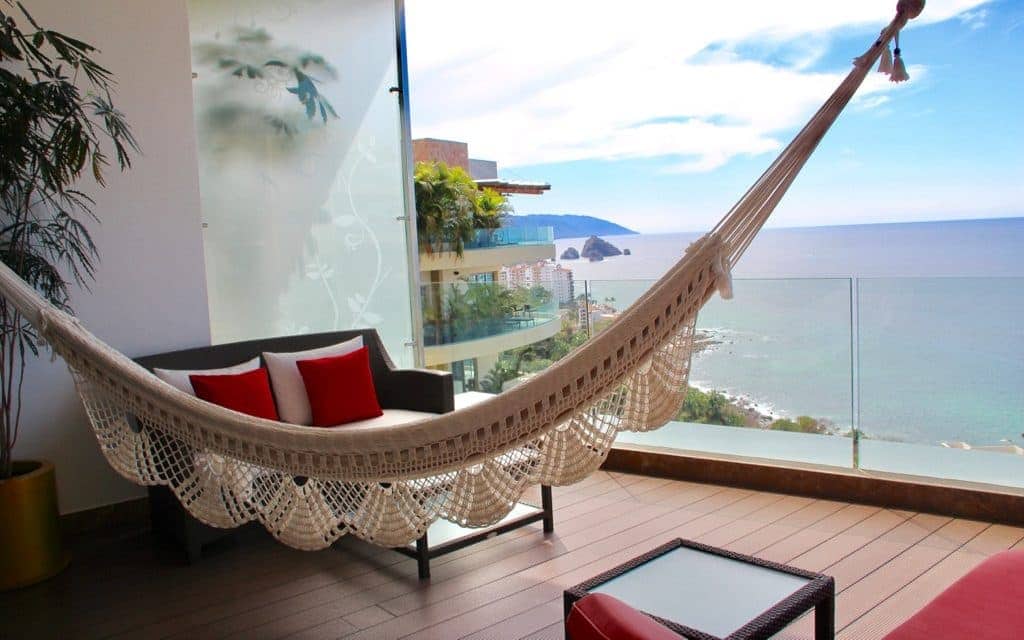 Come along with luxury travel writer Dr. Cacinda Maloney as she explores luxury within luxury - a new concept in a Puerto Vallarta Resort.