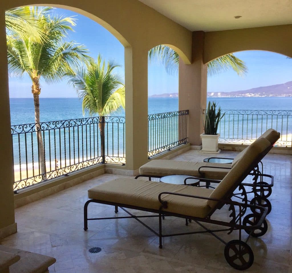 Come with PointsandTravel.com as she explores three flavors of Mexican hotels in Puerto Vallarta.