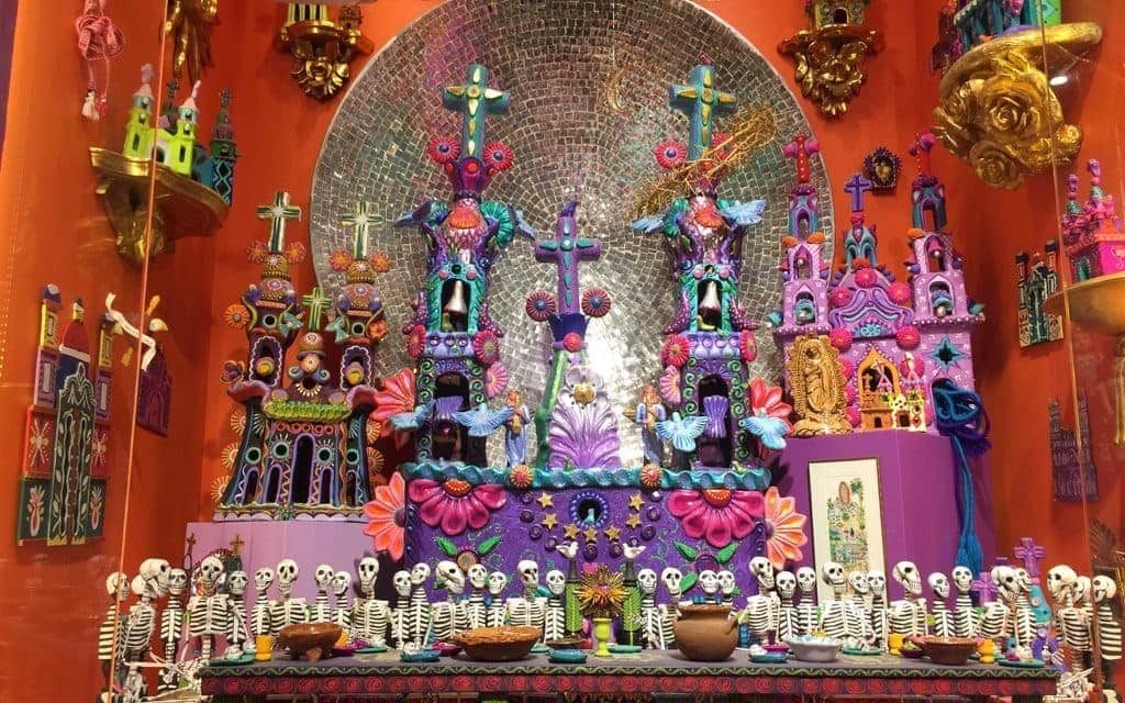Come along with travel writer Dr. Cacinda Maloney of PointsandTravel.com as she shows us 7 things to do in Texas other than the Alamo!