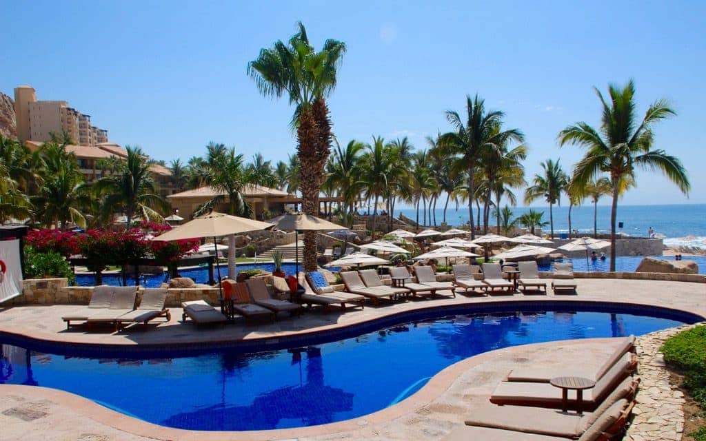 Come along with Dr. Cacinda Maloney of PointsandTravel as she explores Los Cabos, Mexico, and the Grand Fiesta Americana, a golf and spa beachfront resort.