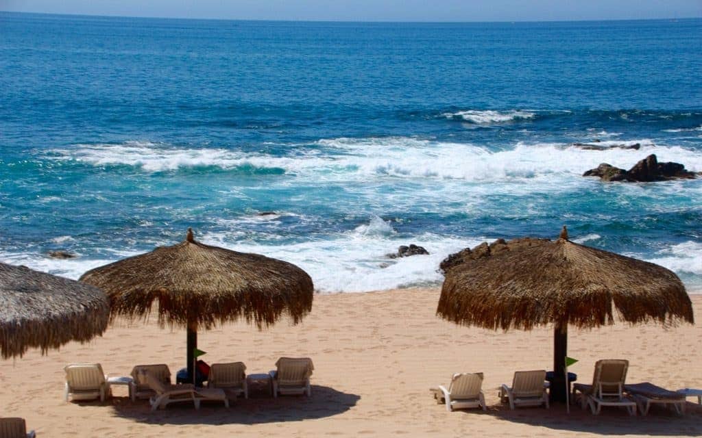 Come along with Dr. Cacinda Maloney of PointsandTravel as she explores Los Cabos, Mexico, and the Grand Fiesta Americana, a golf and spa beachfront resort.
