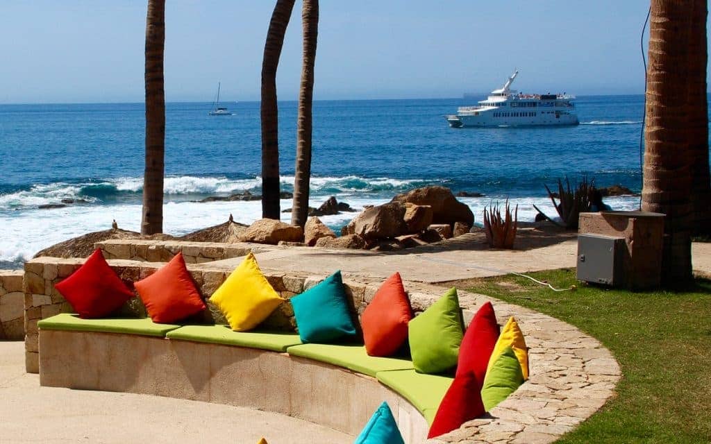 Come along with Dr. Cacinda Maloney of PointsandTravel as she explores Los Cabos, Mexico, and the Grand Fiesta Americana, a golf and spa beachfront resort.