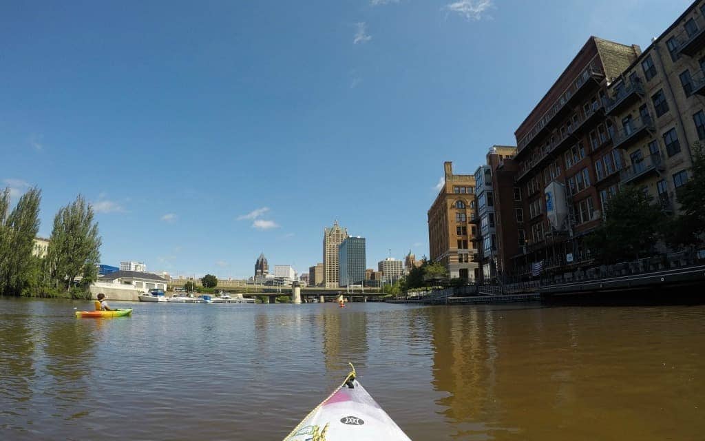 Things-to-Do-in-Milwaukee-Kayak-on-River-Travelocity