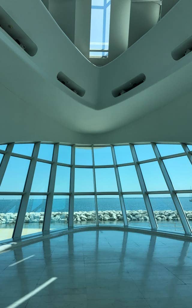 Things-to-Do-in-Milwaukee-Yoga-in-Art-Museum-Travelocity