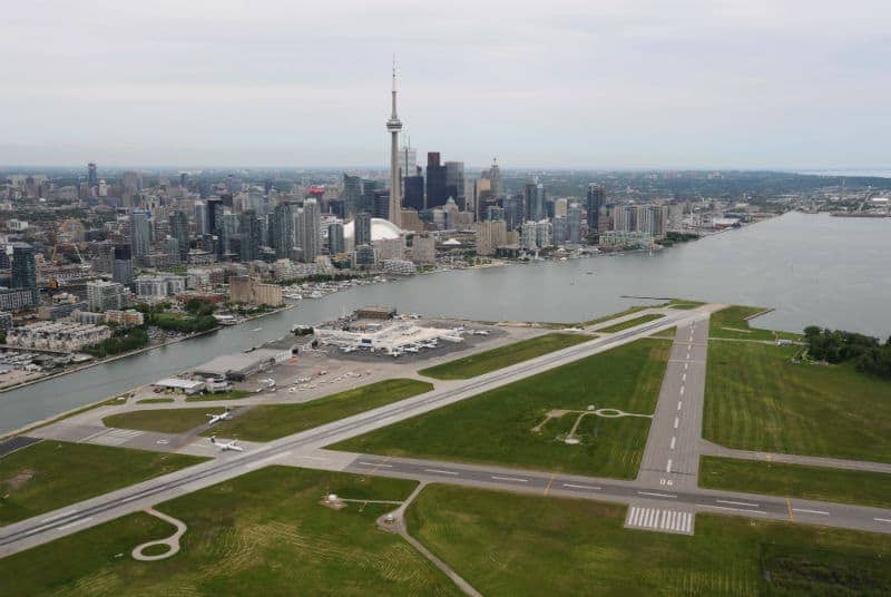 Billy Bishop, Toronto, airlines