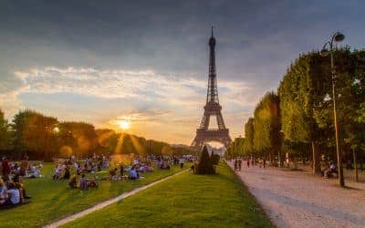 12 super touristy things you absolutely must do in Paris