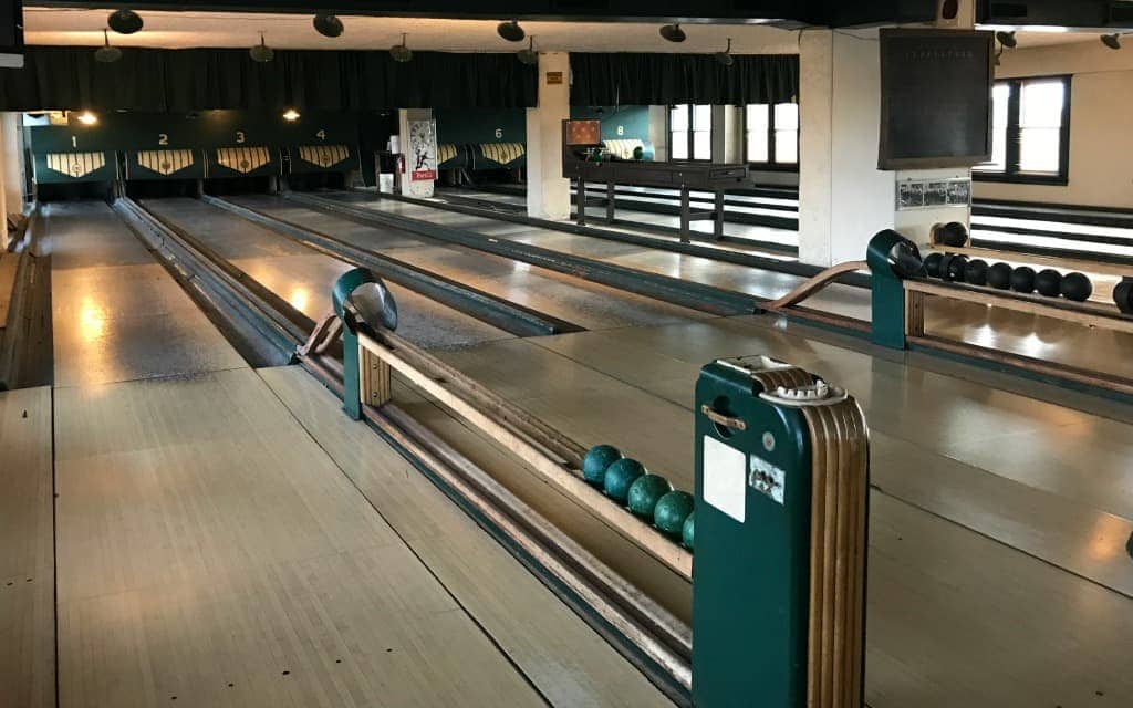 7-Things-Not-to-Miss-in-Indianapolis-Duck-Pin-Bowling-Travelocity