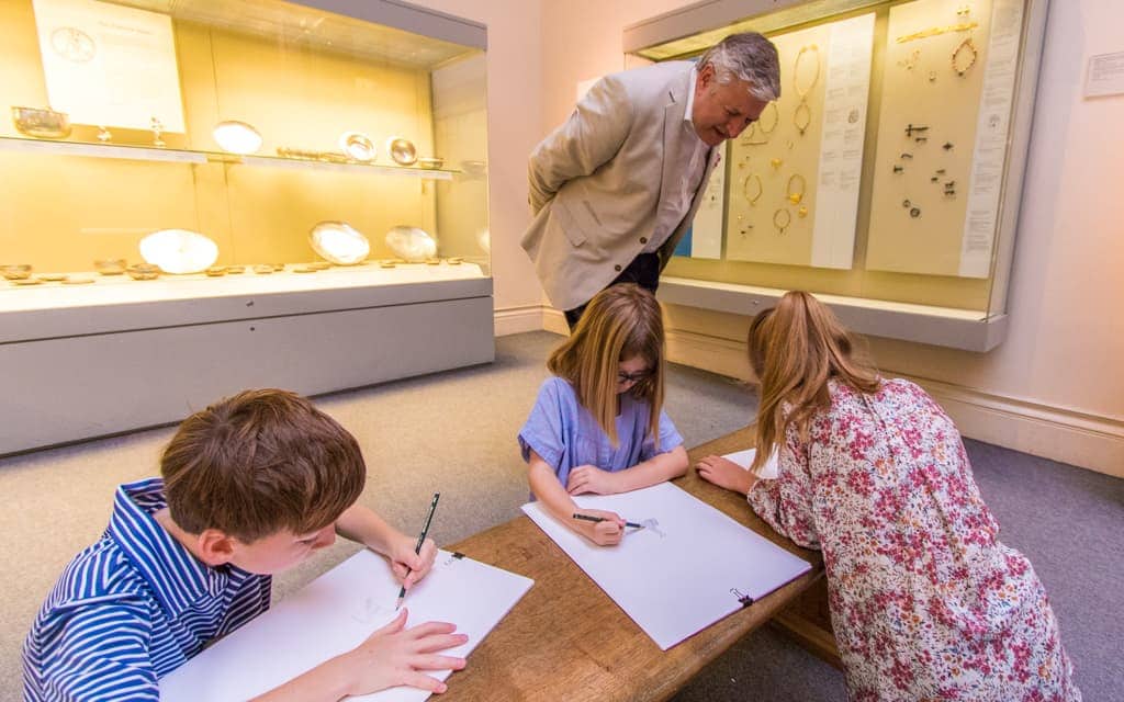 Europe Kid Activities: Sketching with our guide at the British Museum