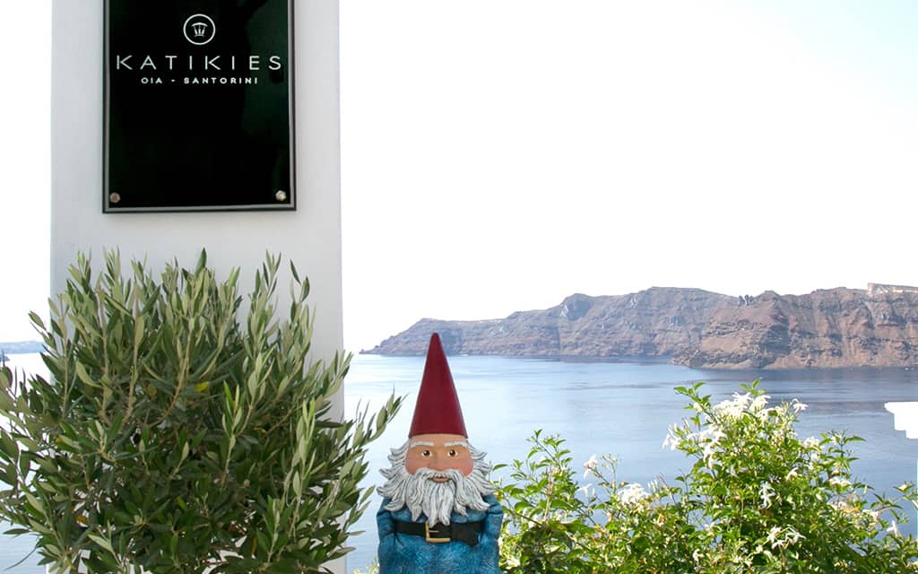Travelocity Roaming Gnome at Katikies Hotel