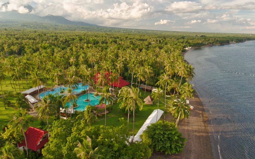 Atmosphere-Resort-in-the-Philippines-by-Mike-Shubic