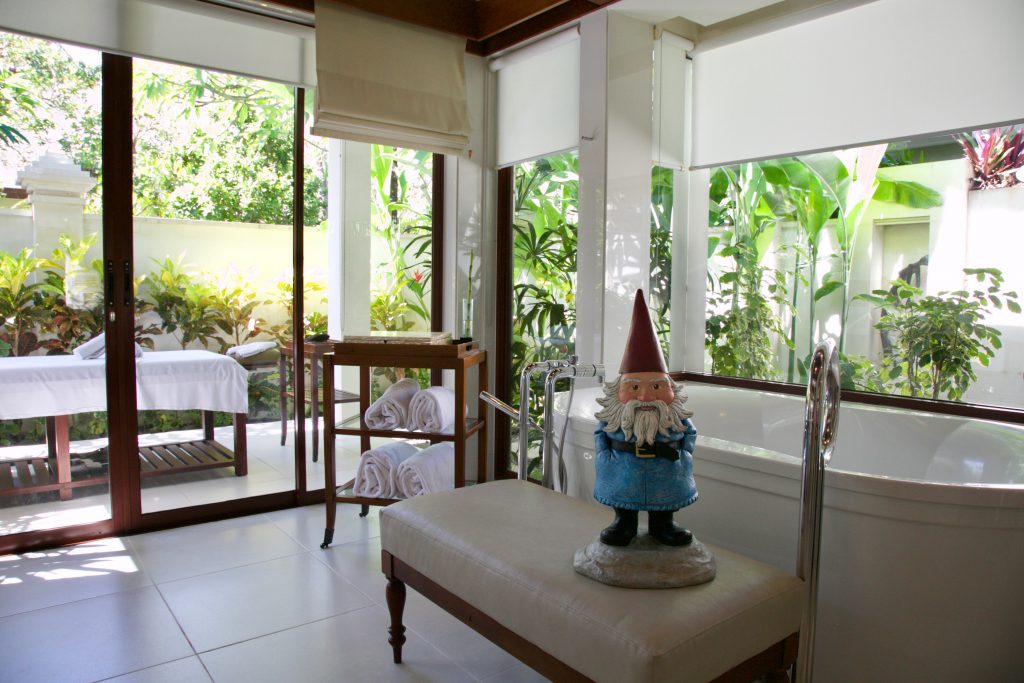 Vacation in Bali: Check out this bathroom in a private villa at The Laguna!