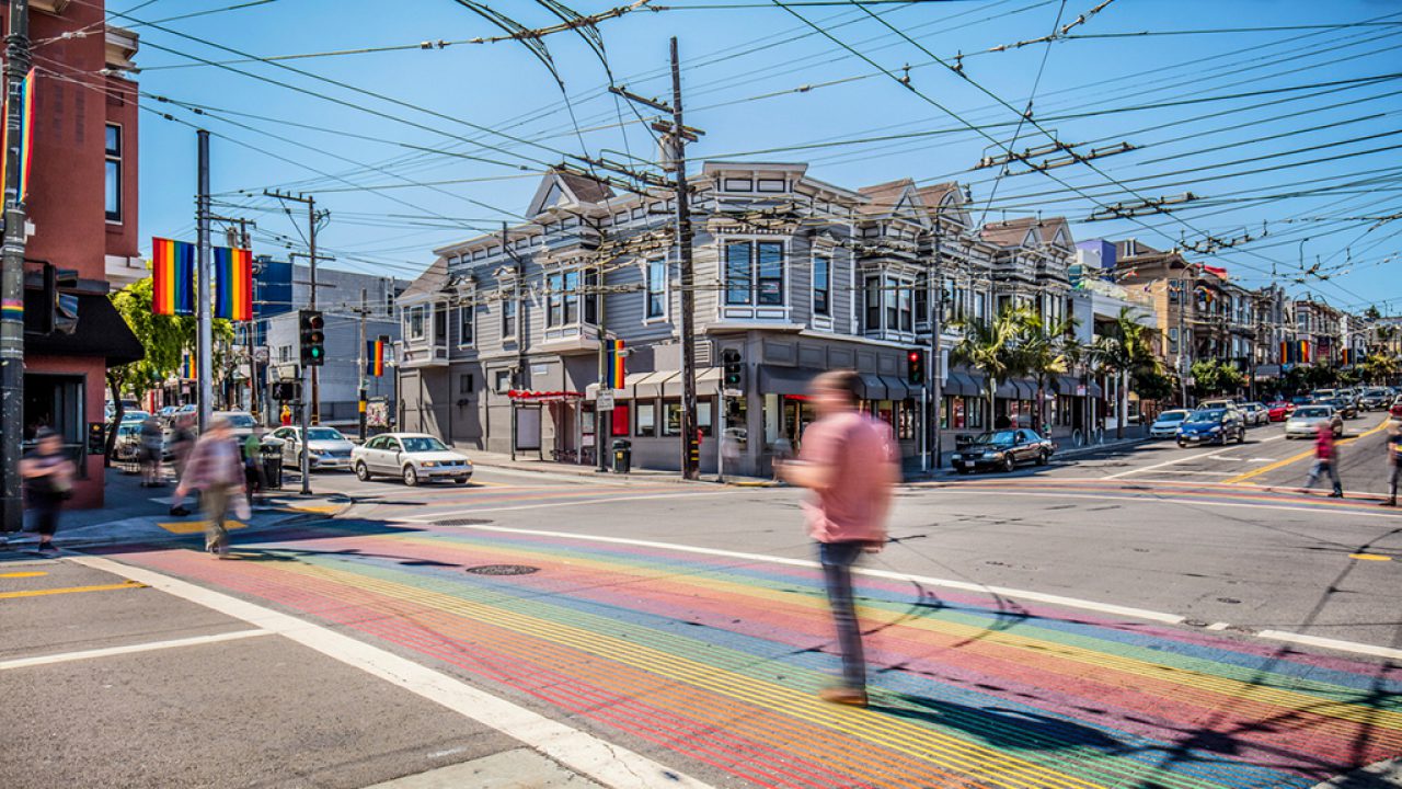 TAISBEANAIDHEAN TELEBHISEAN CÀRAID GAY AIR NETFLIX