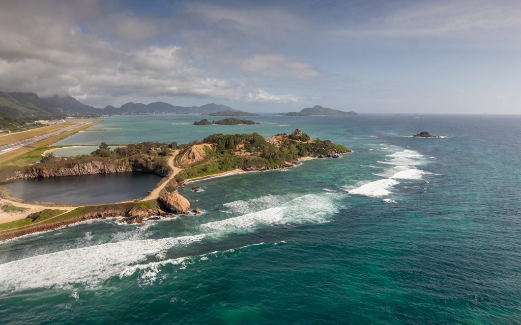 Amazing hotel arrivals - Taking off from Mahé, Seychelles