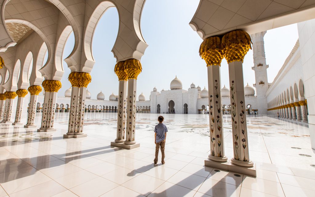 Around the world - At the Sheikh Zayed Grand Mosque in Abu Dhabi