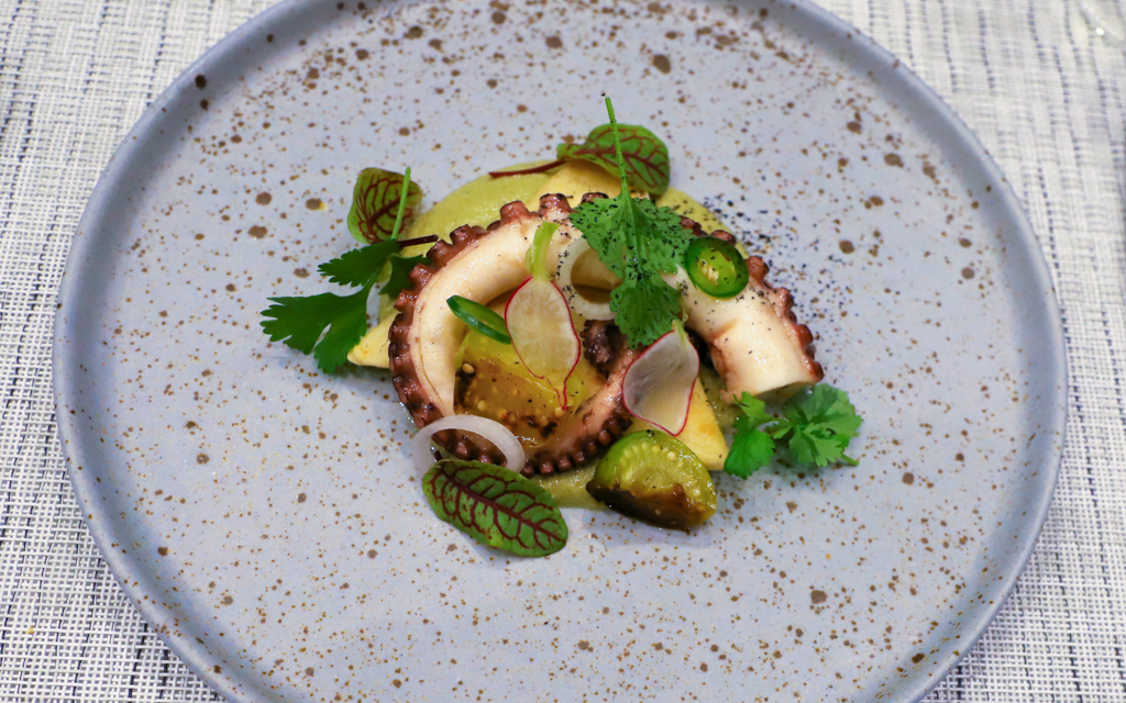 Everyone knows the west coast of Mexico is beautiful, but did you also know Cabo restaurants offer some of the best food in the world? This resort city boasting turquoise seas and white sand beaches is actually a gastronomic mecca, with incredibly fresh seafood and creative local ingredients.