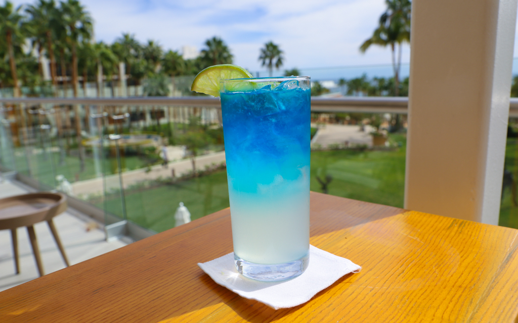 Everyone knows the west coast of Mexico is beautiful, but did you also know Cabo restaurants offer some of the best food in the world? This resort city boasting turquoise seas and white sand beaches is actually a gastronomic mecca, with incredibly fresh seafood and creative local ingredients.