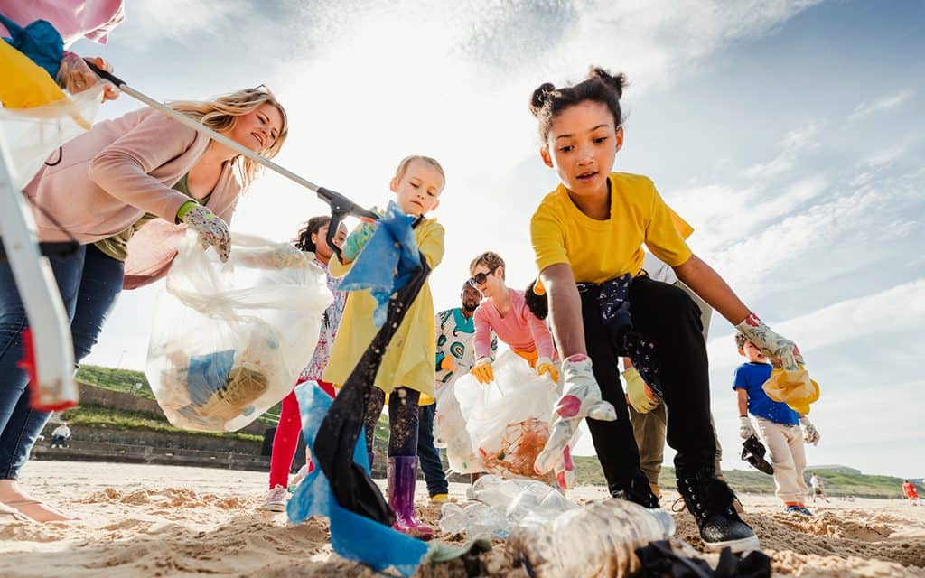 travel for good - beach clean up