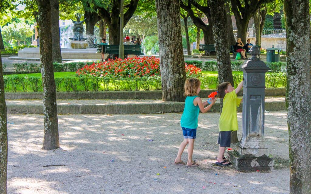 Tips for hot days - Getting water in a perfectly shady park in the middle of Cortona, Italy