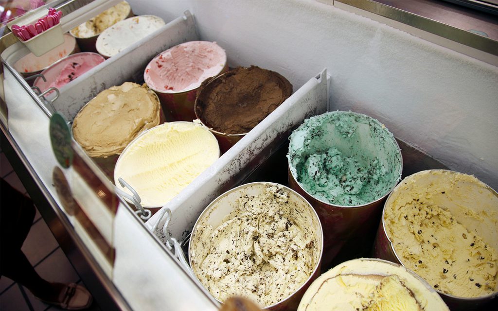 30 Vintage Photos of Ice Cream Parlors - Vintage Soda Fountain