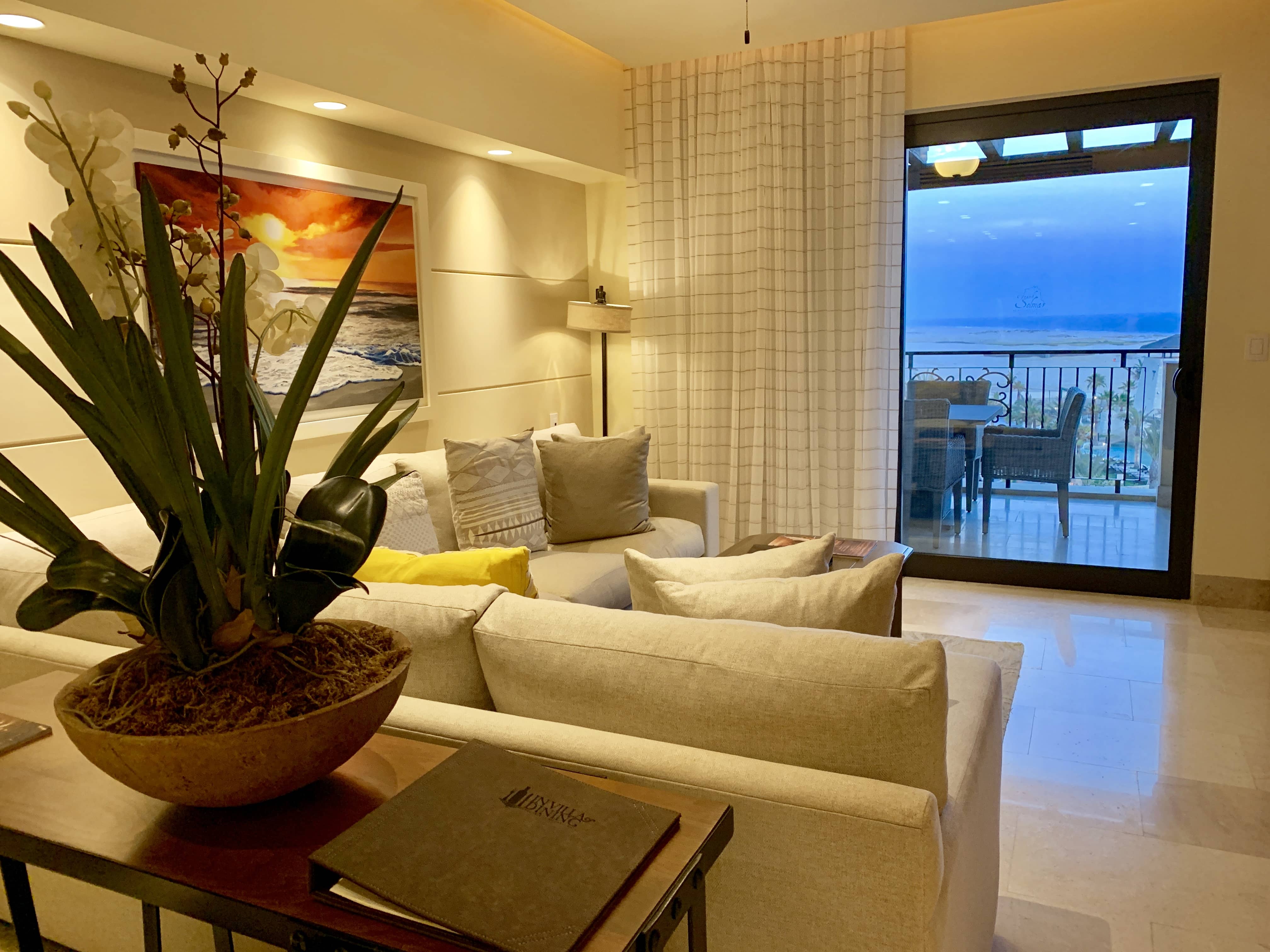 Solmar Resorts in Cabo San Lucas offers 21 places to dine, giving guests choices of sophisticated upscale restaurants to small bites with ocean views.