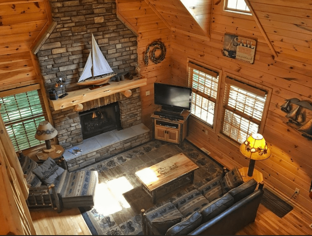 Cedar Creek Lodge in Saugatuck