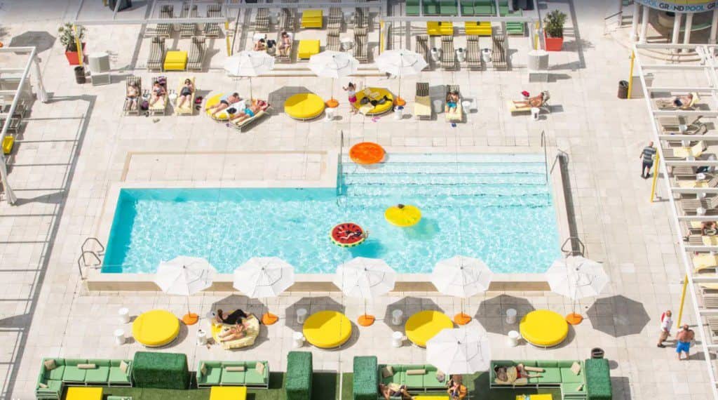 Downtown Grand Las Vegas, rooftop pool