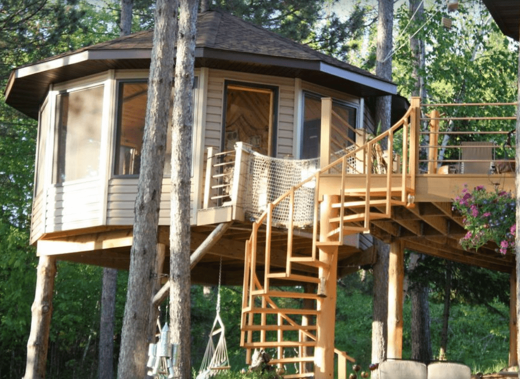 Tree House Glamping on Dixon Lake