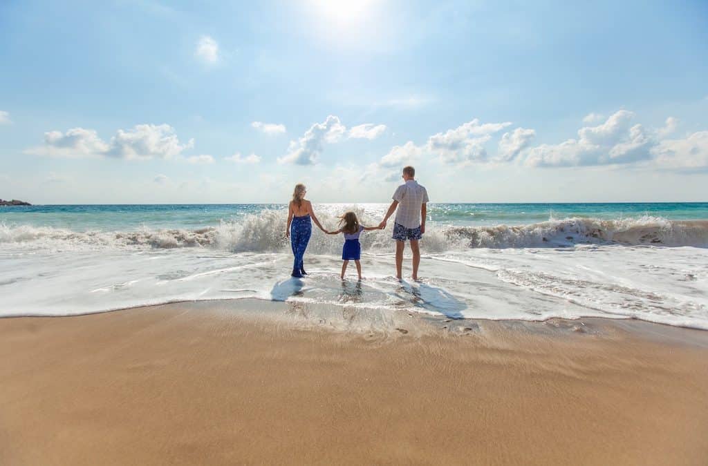 6 easy ways to participate in a beach clean up