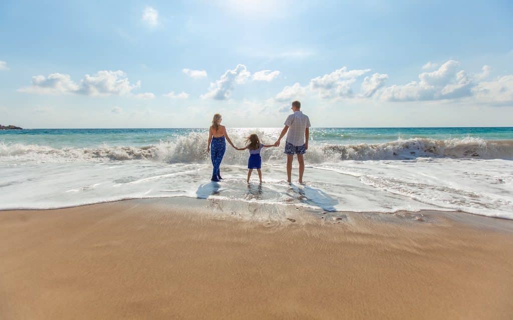 Check out these 6 Easy Ways to Participate in a Beach Clean Up. If we all do our part, we really can make a difference and protect our planet.