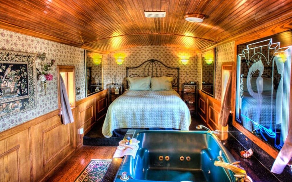 Featherbed Railroad Bed and Breakfast Resort