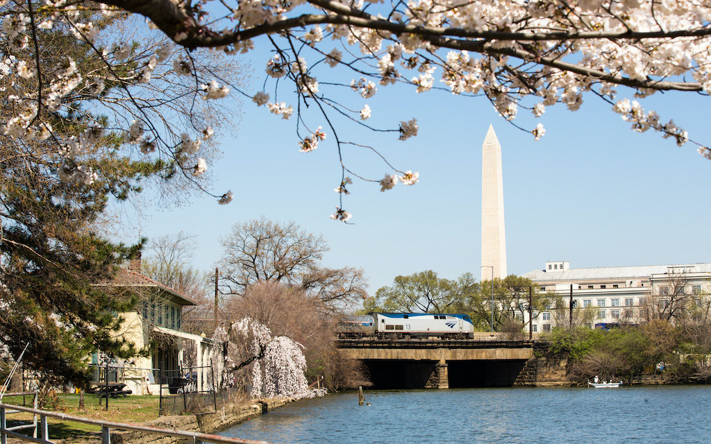 Washington Monument on Amtrak route.