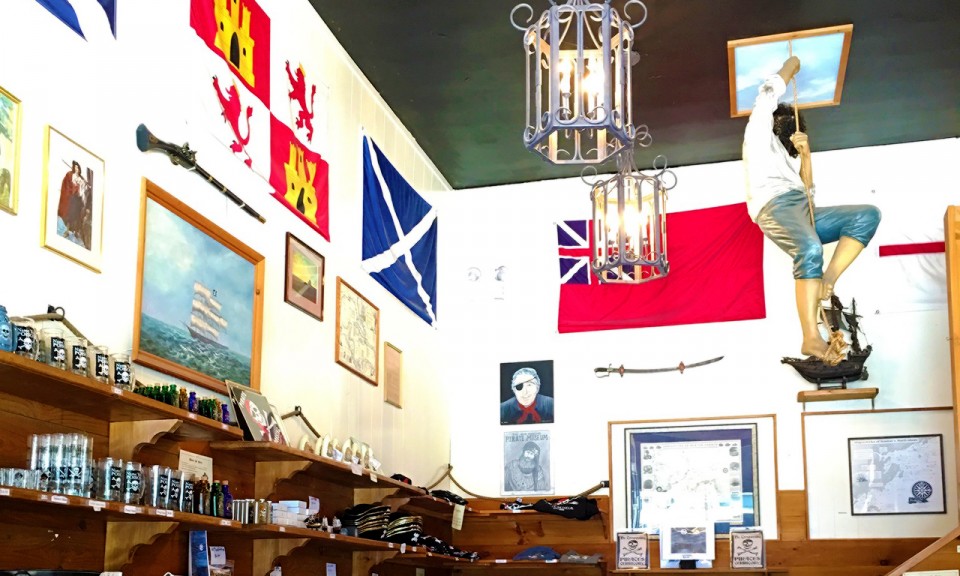 Visiting a pirates museum in Salem, MA - livingmividaloca.com